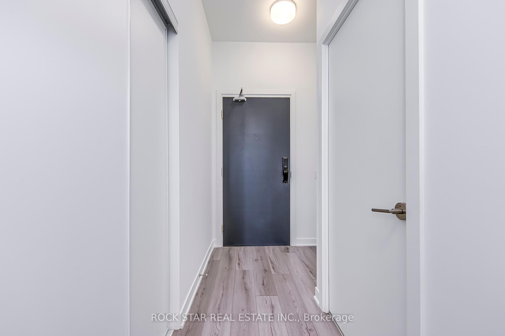 2 Bedrooms Condo at 405 Dundas,  Oakville For sale