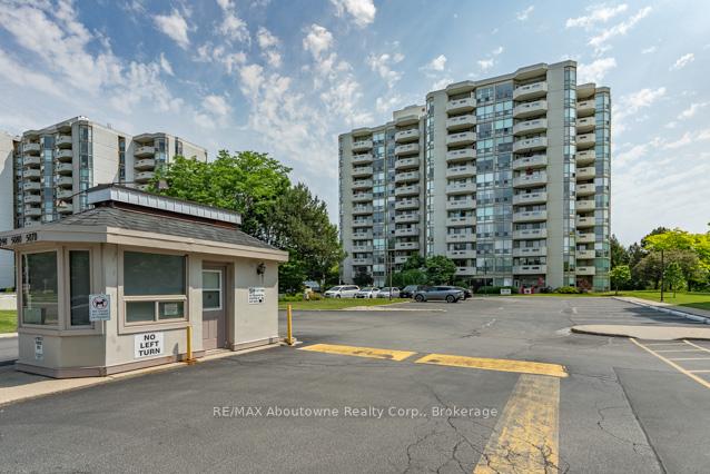 2 Bedrooms Condo at 5080 Pinedale, Burlington For sale
