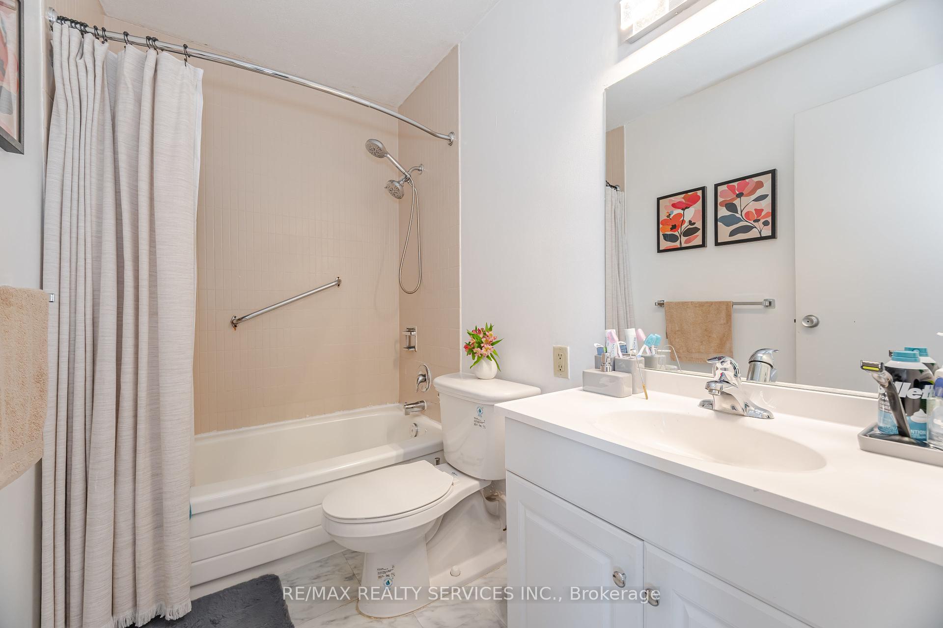 2 Bedrooms Condo at 715 Don Mills, Toronto For sale
