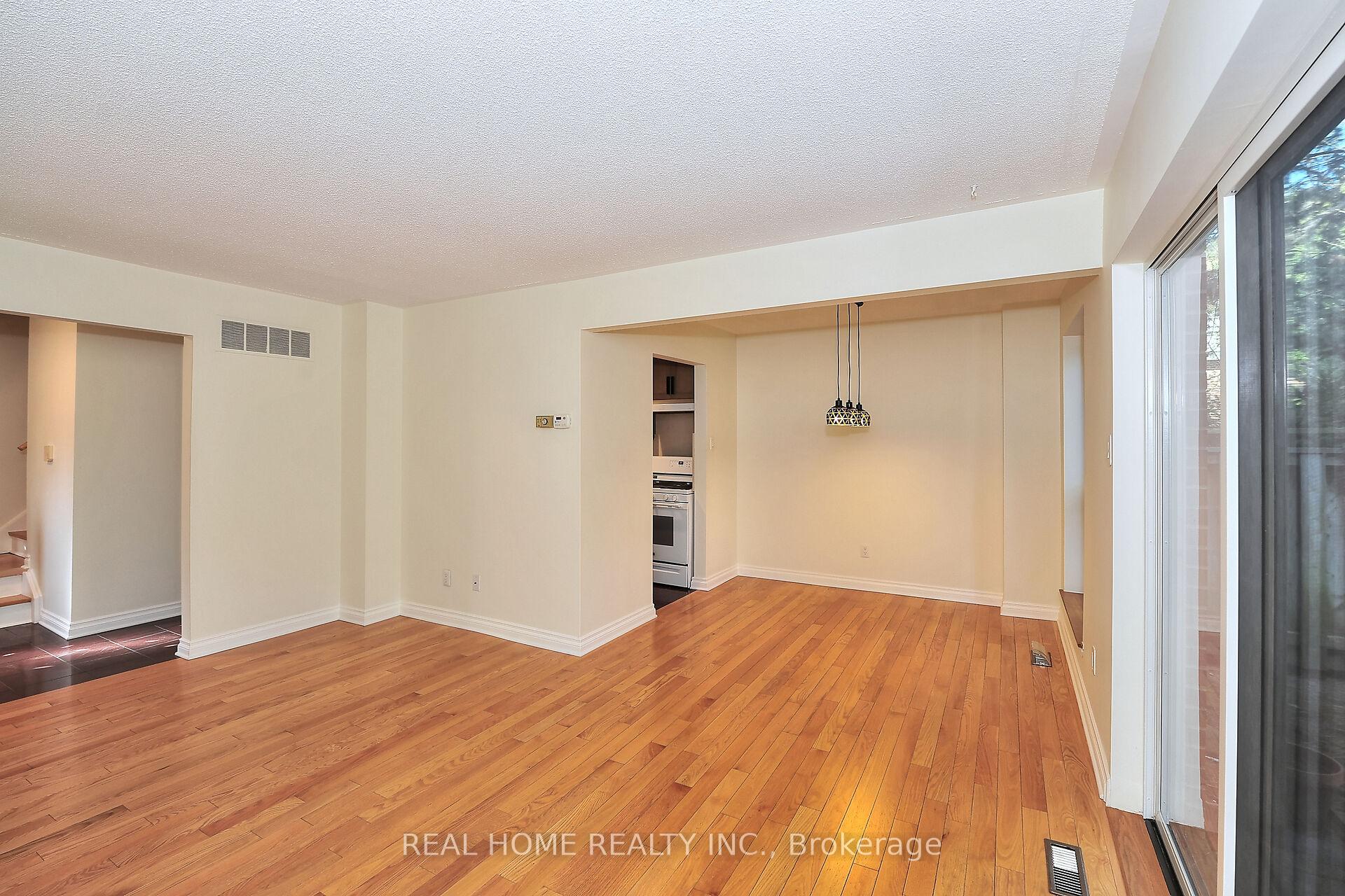 2 Bedrooms Condo at 10 Farina Mill,  Toronto For sale