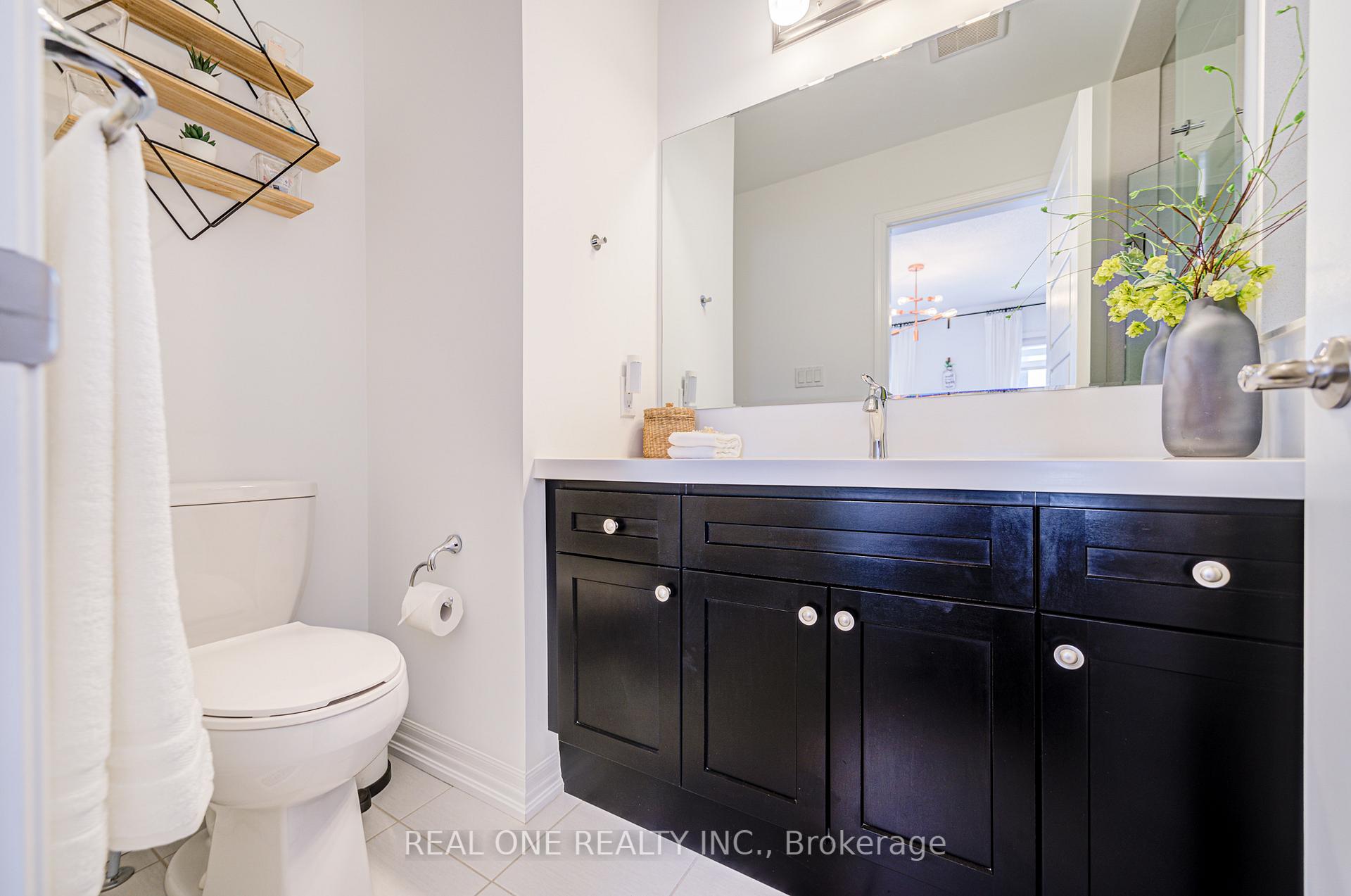 4 Bedrooms Condo at 91 Grovewood Common, Oakville For sale