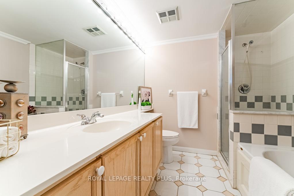 2 Bedrooms Condo at 101 Subway, Toronto For sale