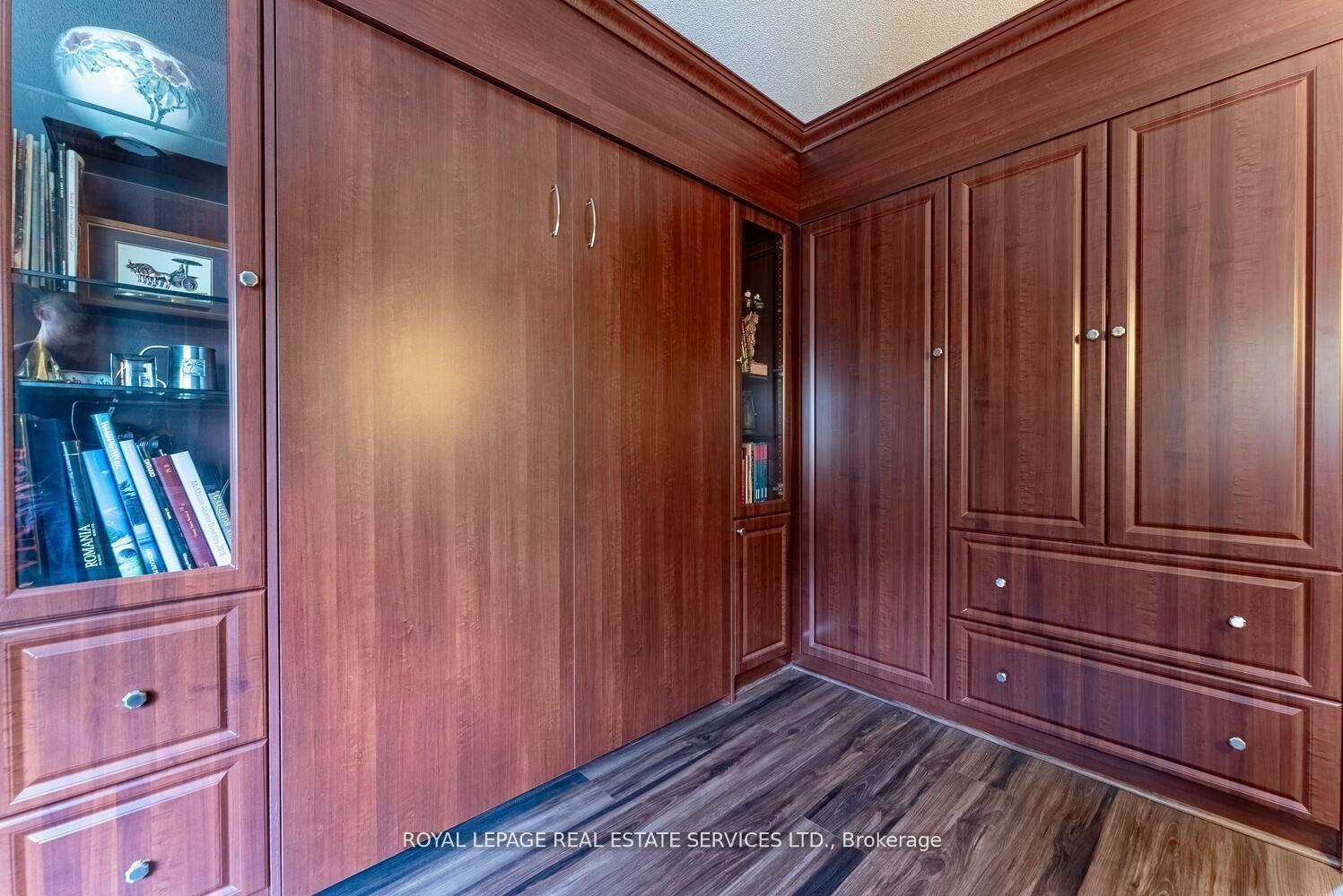 2 Bedrooms Condo at 2190 Lakeshore,  Burlington For sale