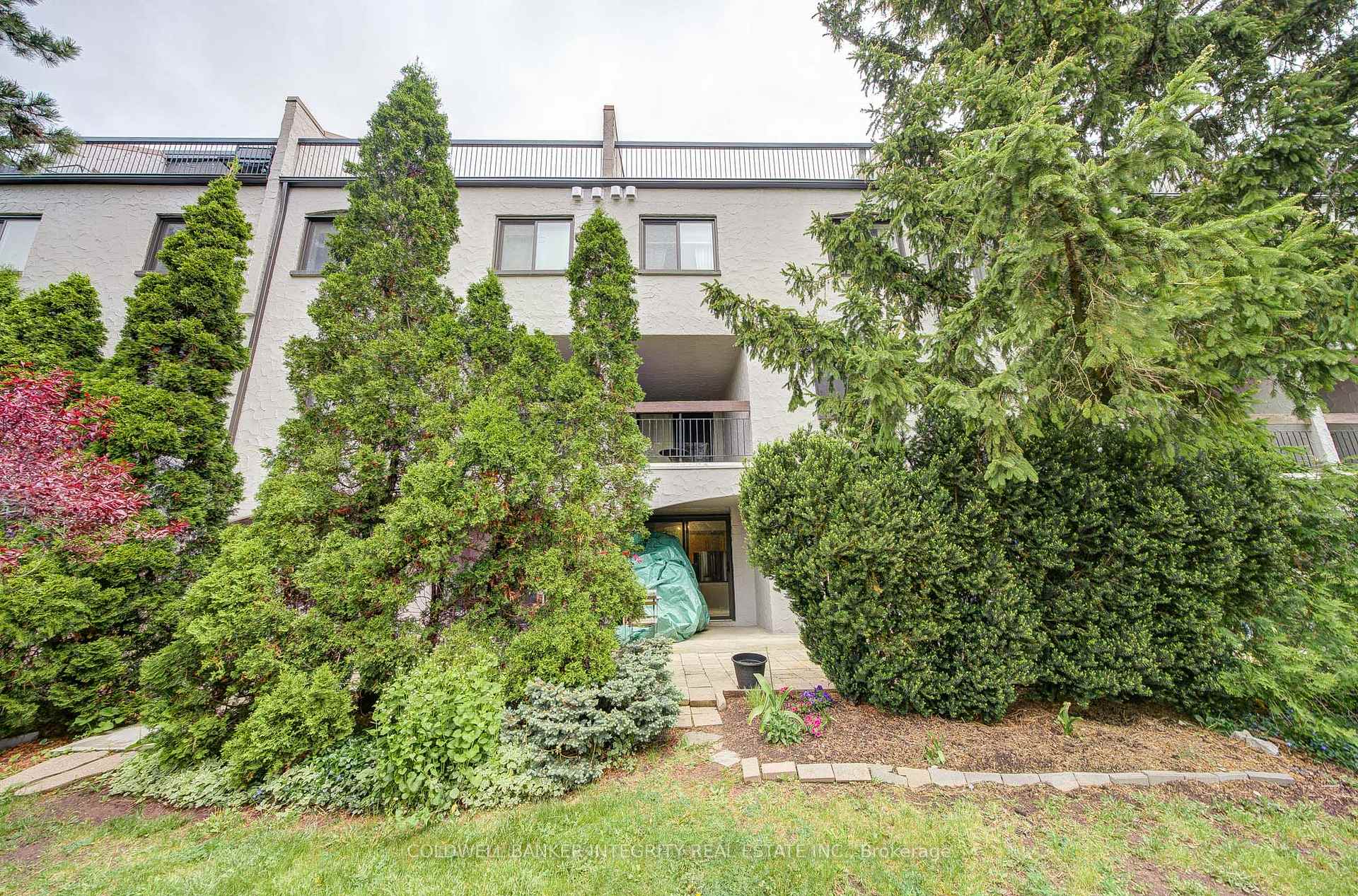 3 Bedrooms Condo at 1036 Falgarwood, Oakville For sale