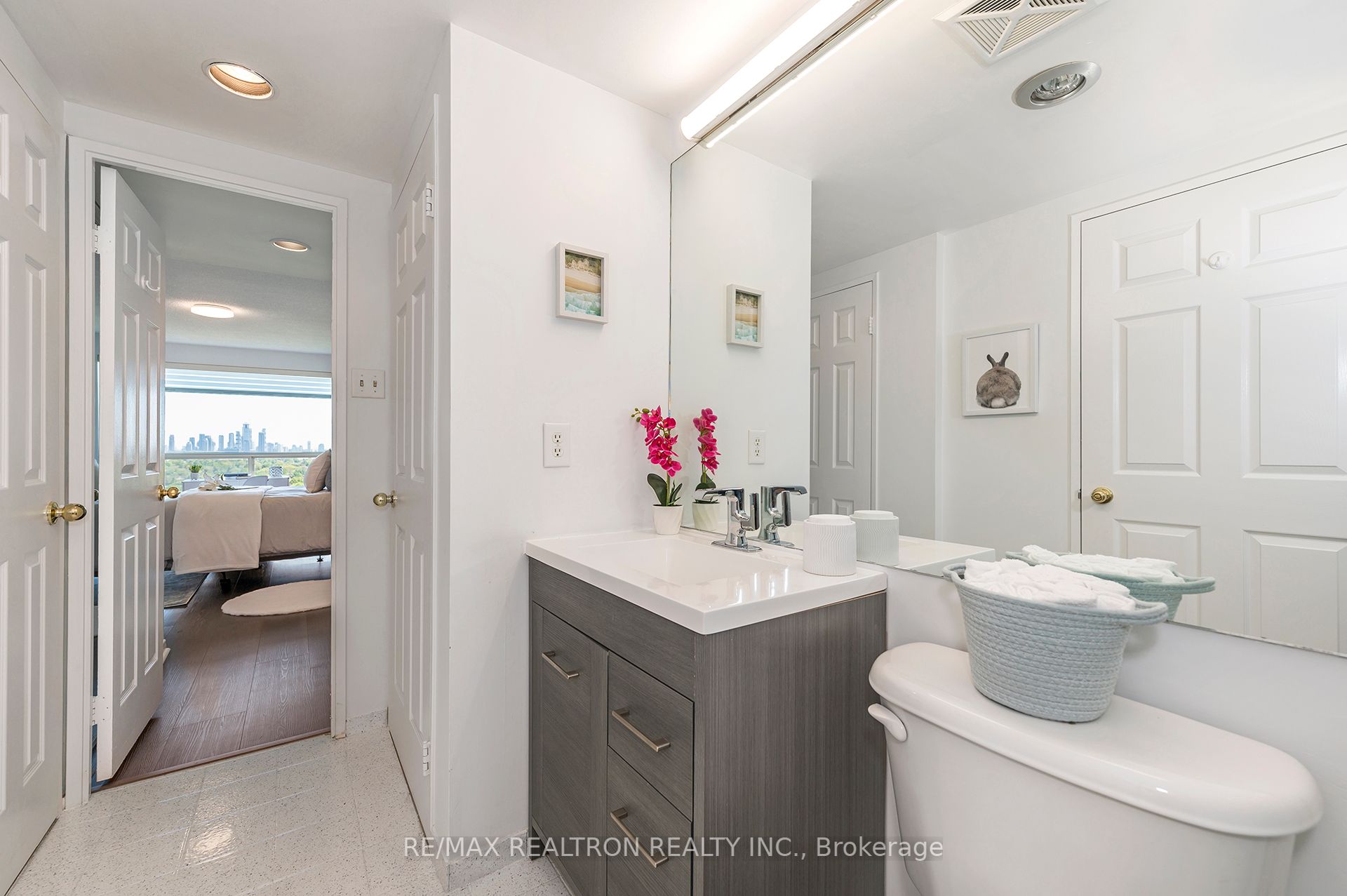 2155 Burnhamthorpe Road W, #1301
