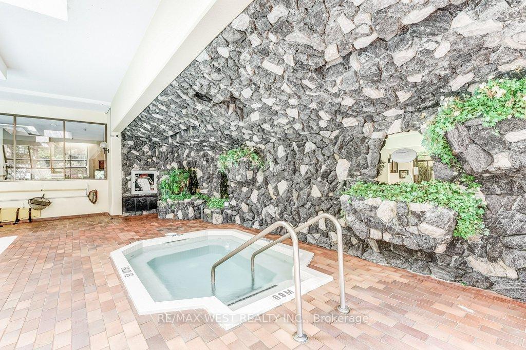 3 Bedrooms Condo at 2000 Islington, Toronto For sale
