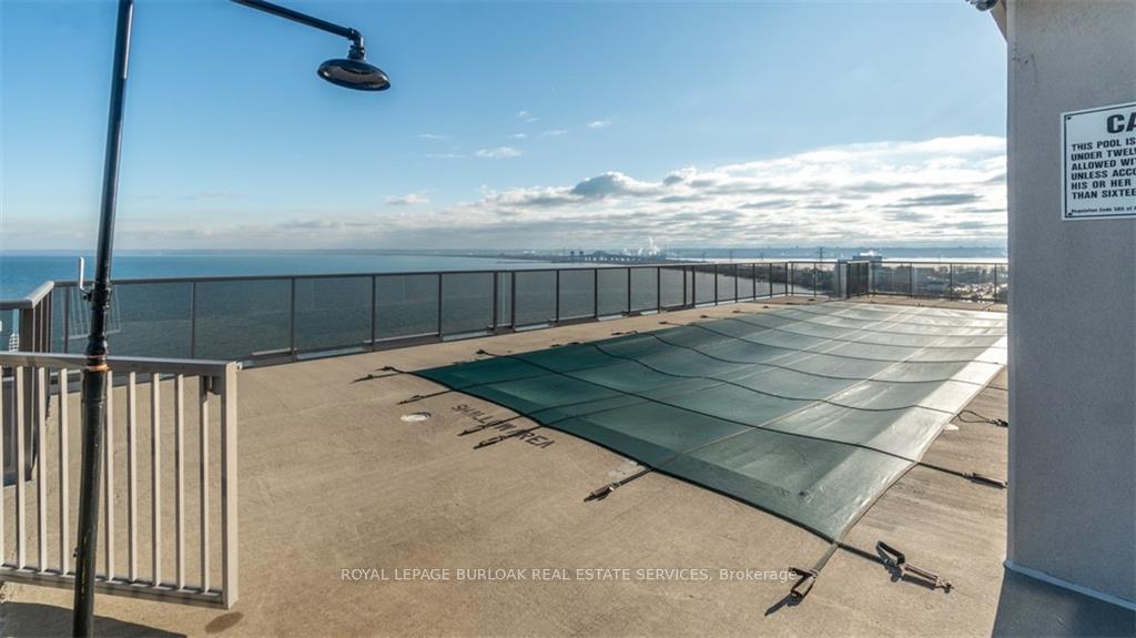 2 Bedrooms Condo at 1477 Lakeshore,  Burlington For sale