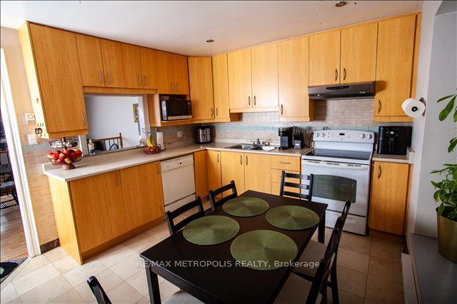 5 Bedrooms Condo at 39 John Cabot,  Toronto For sale
