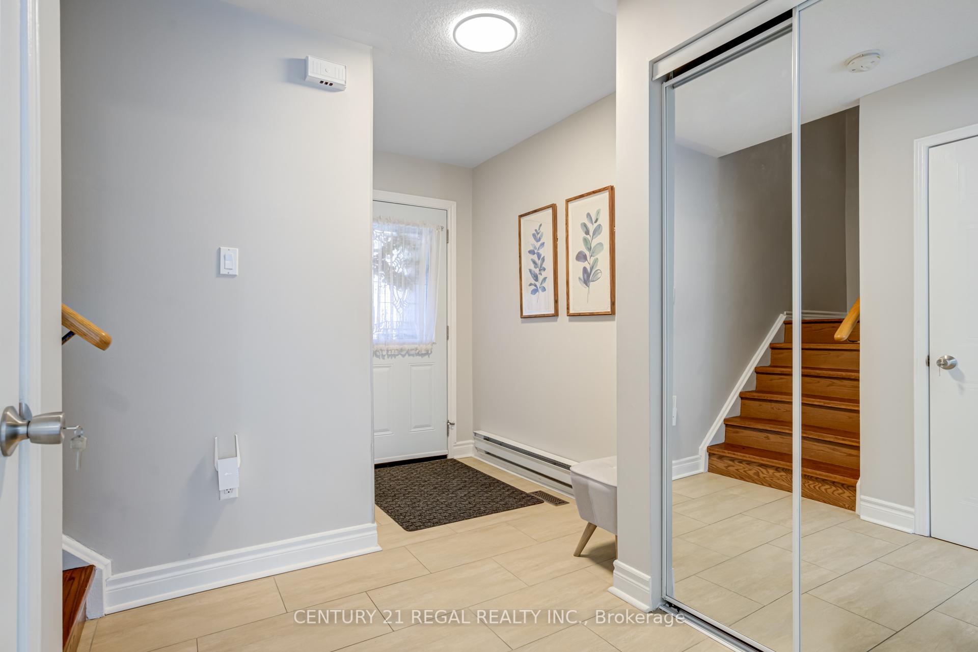 3 Bedrooms Condo at 45 Bristol, Mississauga For sale