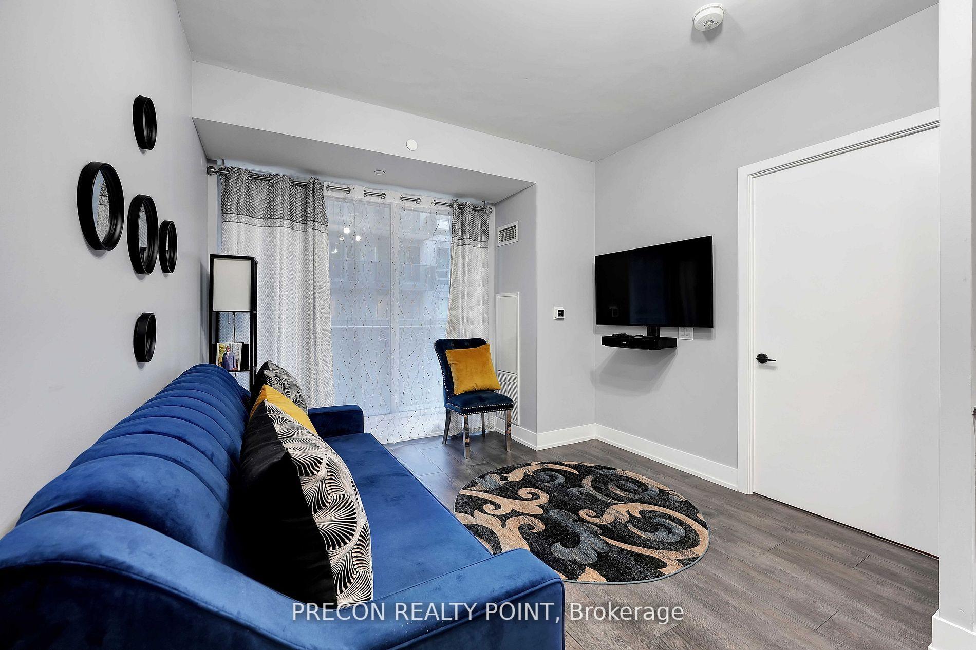 2 Bedrooms Condo at 2450 Old Bronte, Oakville For sale
