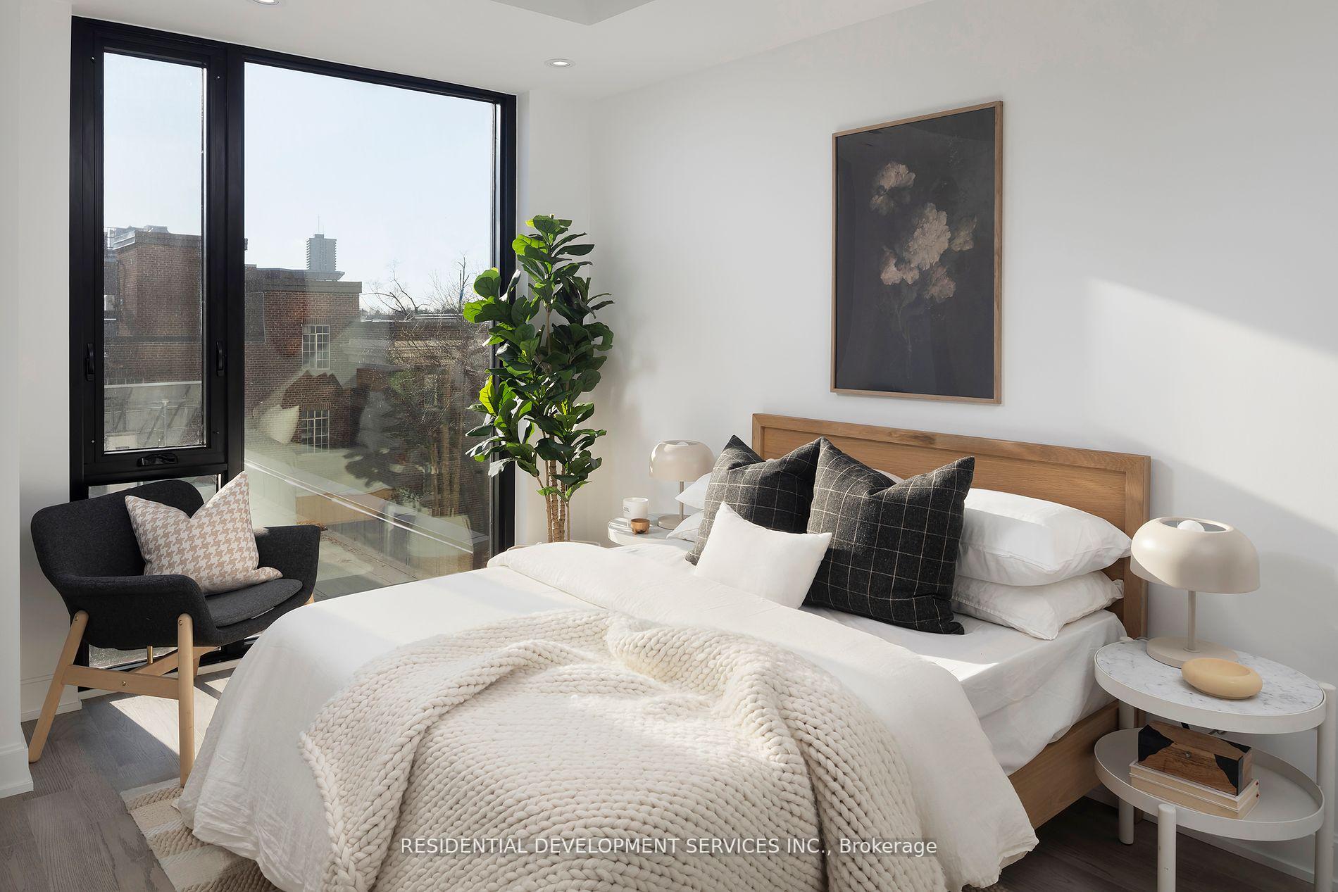 2 Bedrooms Condo at 1 Strathgowan, Toronto For sale