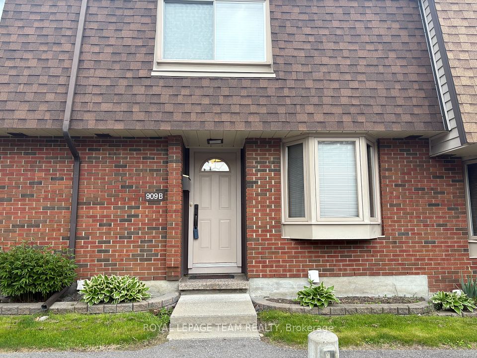 909 Elmsmere