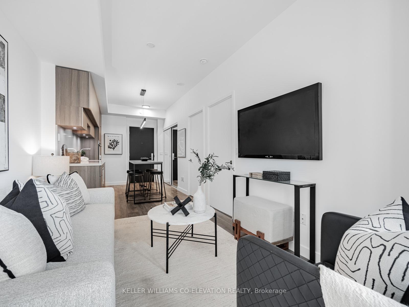 1 Bedroom Condo at 8 Eglinton, Toronto For sale