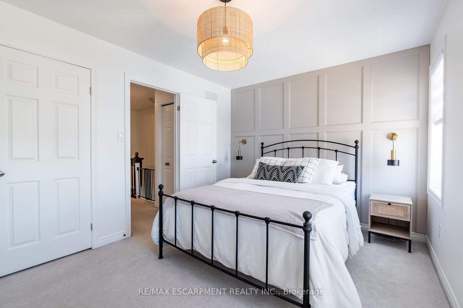 2 Bedrooms Condo at 181 Plains, Burlington For sale