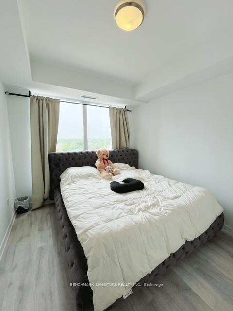 2 Bedrooms Condo at 7 Golden Lion, Toronto For sale