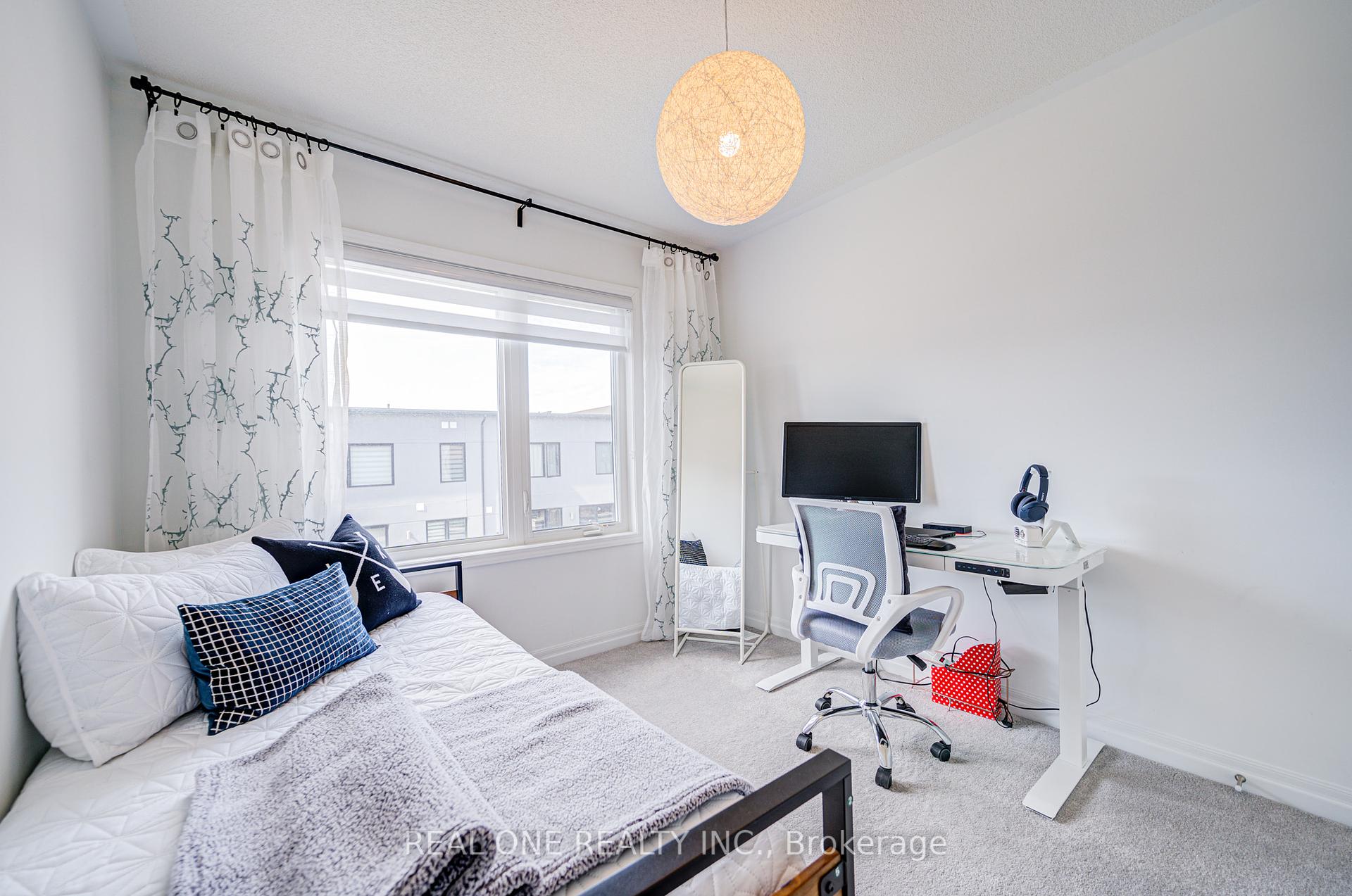 4 Bedrooms Condo at 91 Grovewood Common, Oakville For sale