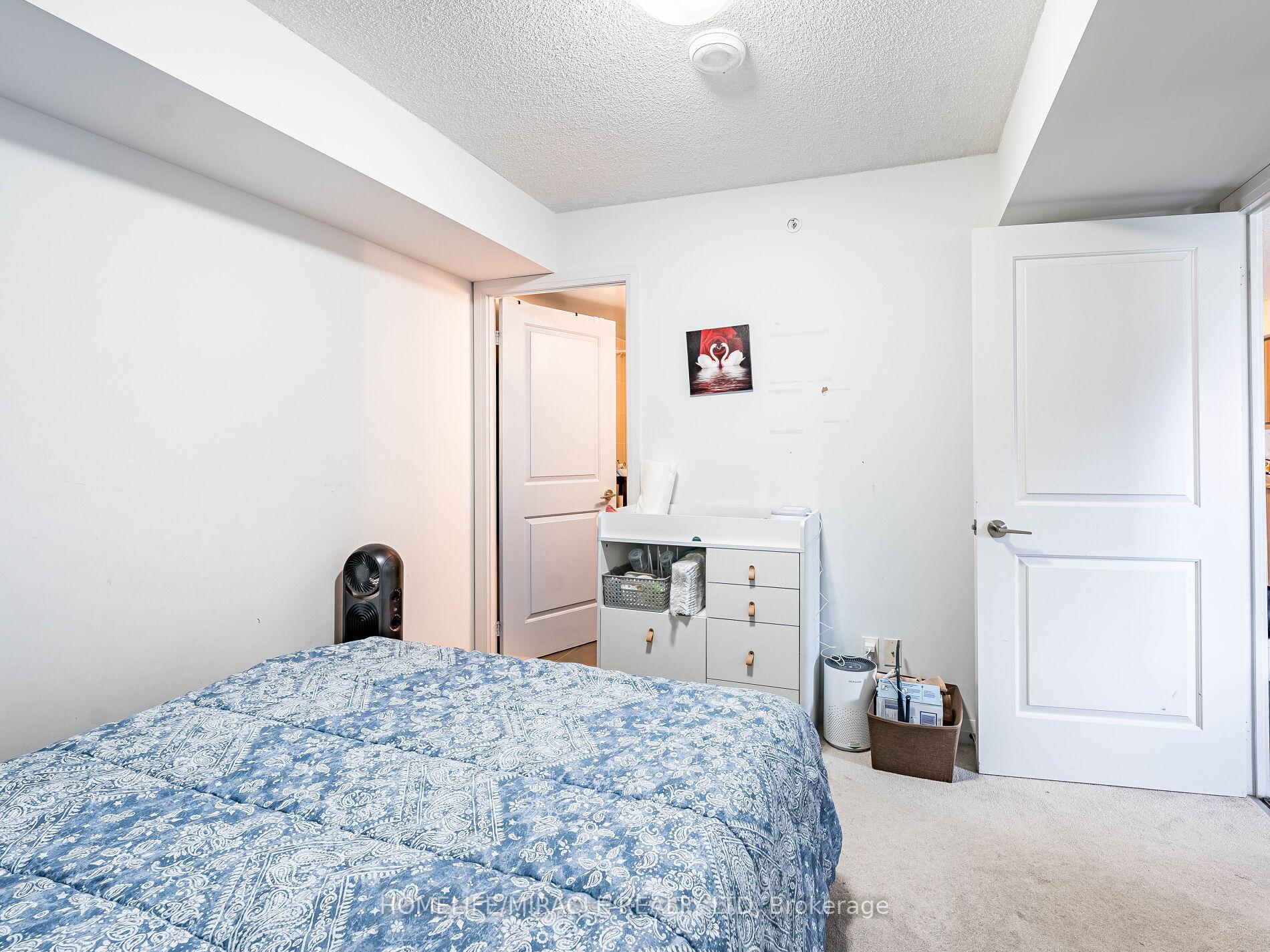3 Bedrooms Condo at 30 Meadowglen, Toronto For sale