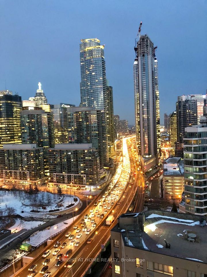 260 Queens Quay