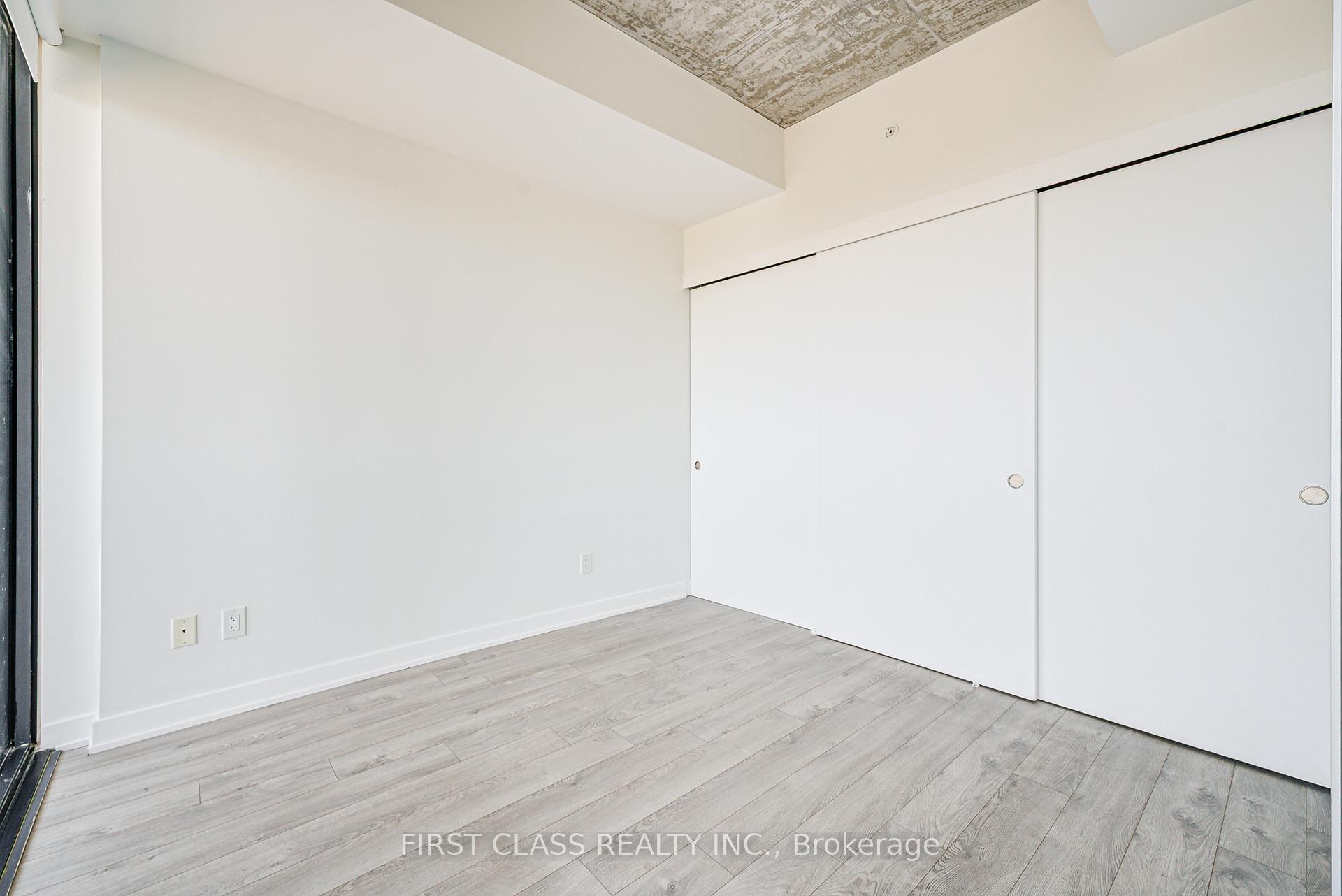 2 Bedrooms Condo at 185 Roehampton, Toronto For sale