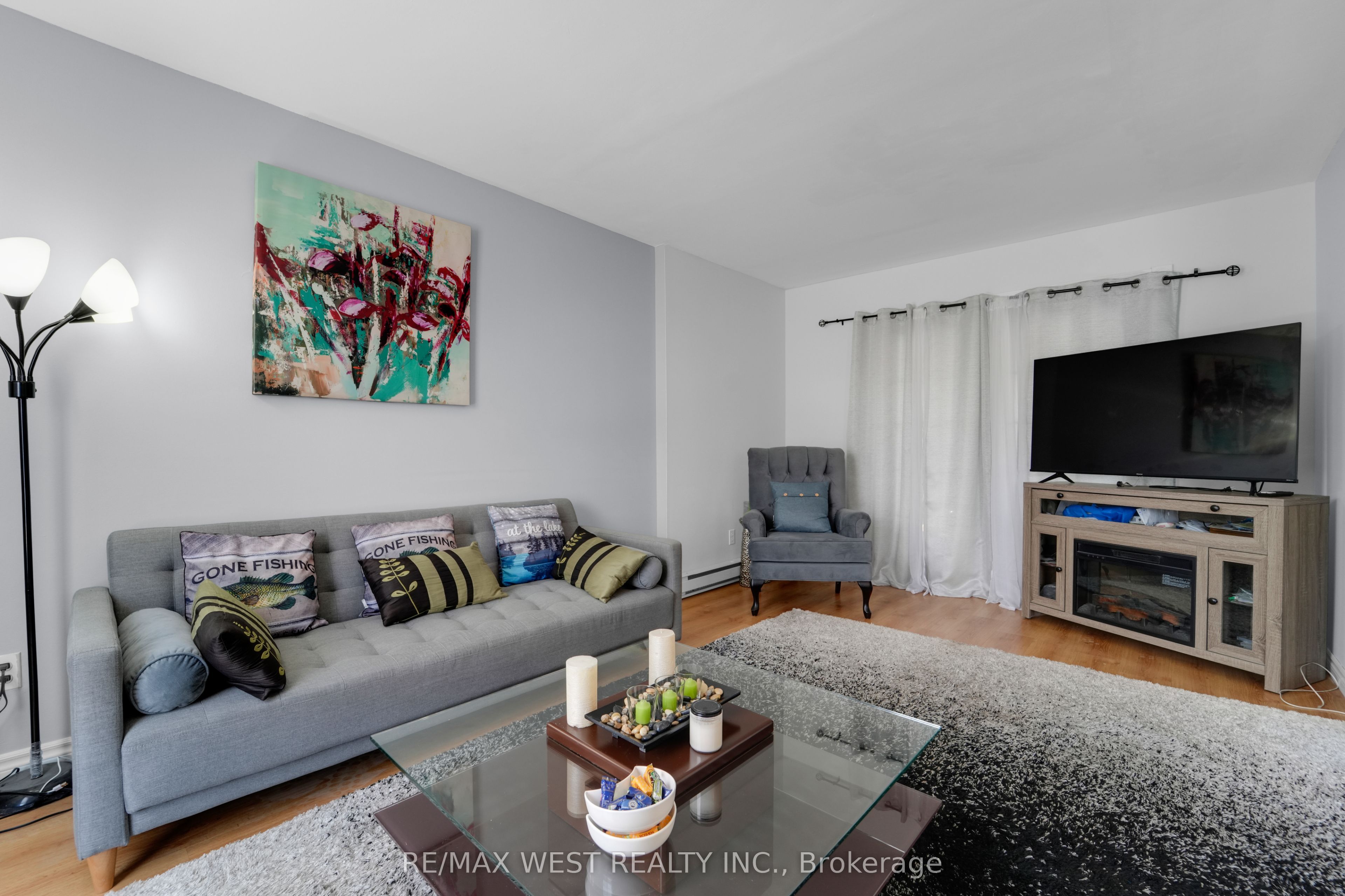 18 Jasmine Square