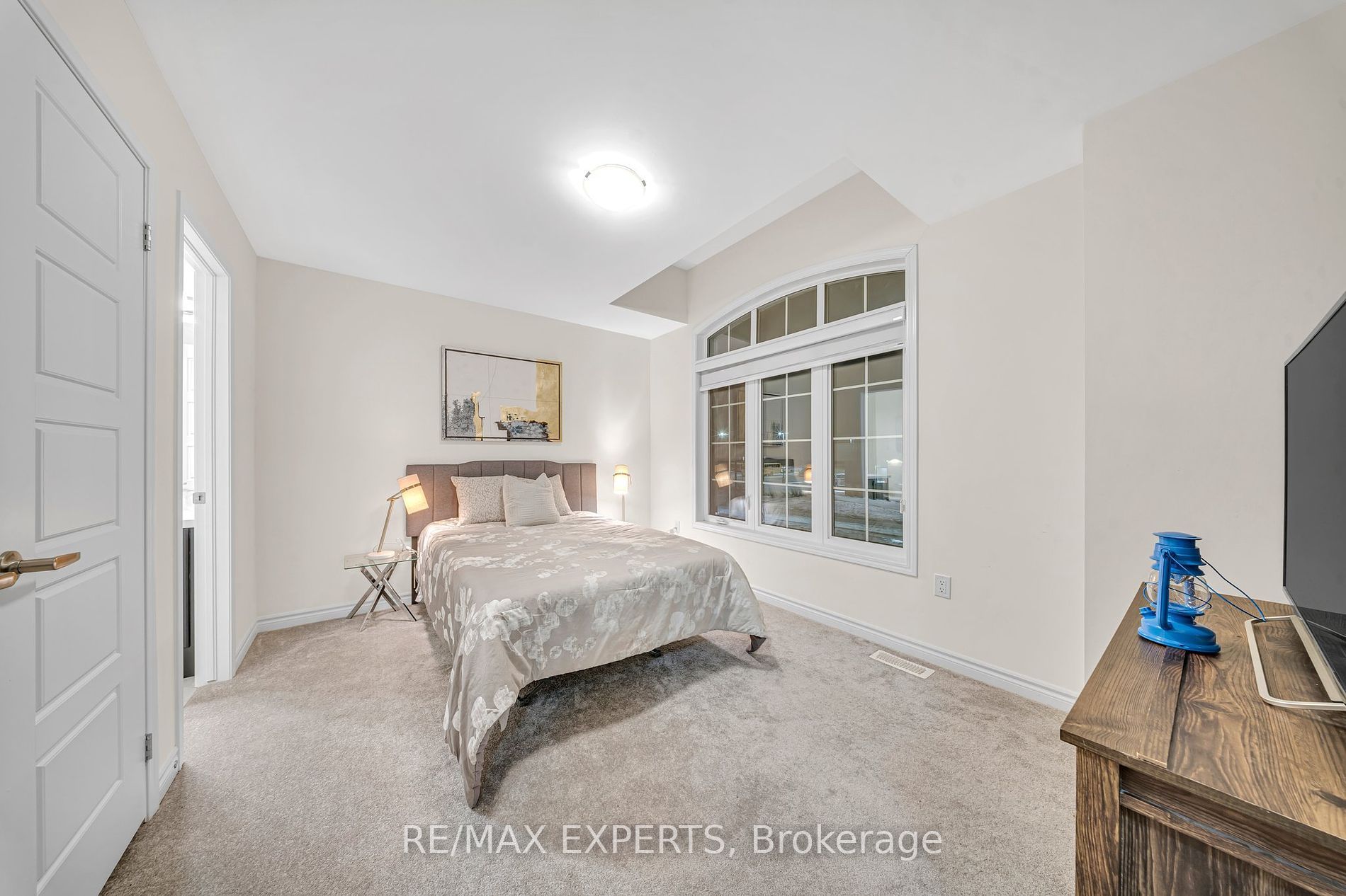 668 Kennedy Circle W