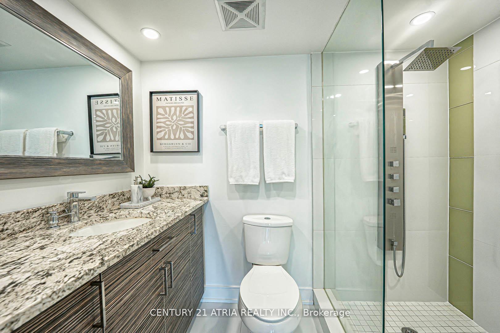 2 Bedrooms Condo at 350 Webb, Mississauga For sale