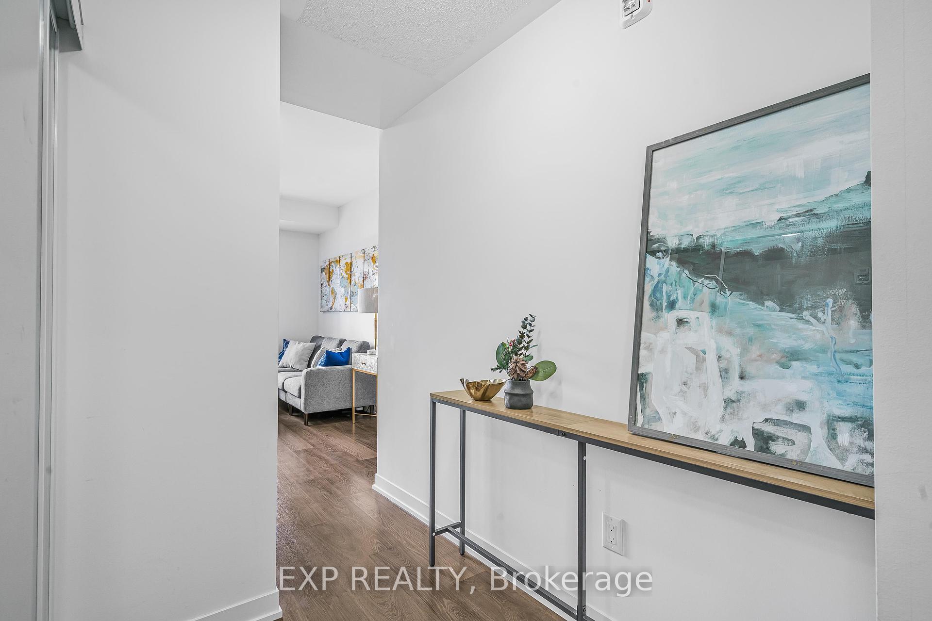 2 Bedrooms Condo at 20 Orchid Place, Toronto For sale