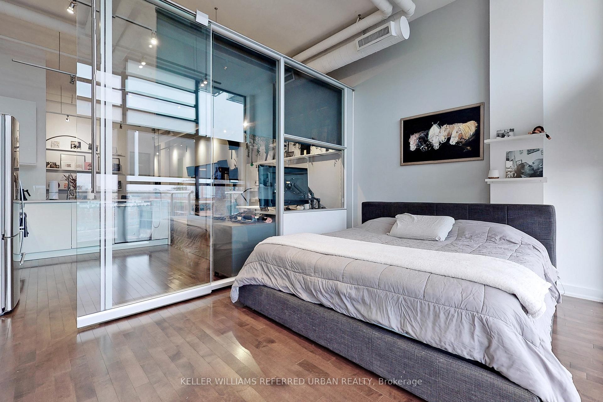 2 Bedrooms Condo at 43 Hanna, Toronto For sale