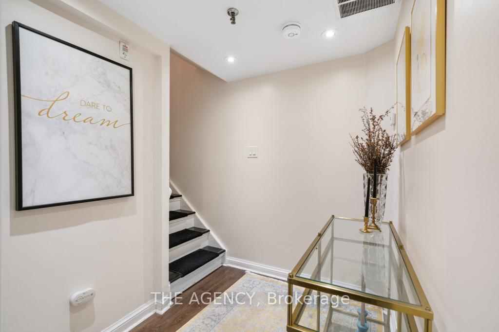2 Bedrooms Condo at 105 Heath, Toronto For sale