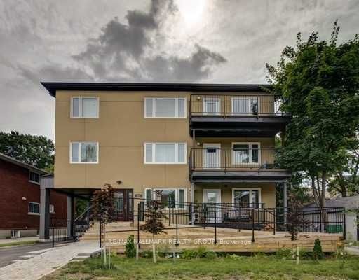 324 Currell