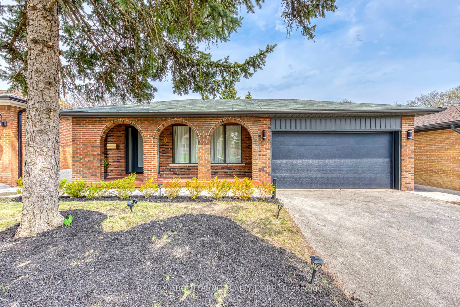 7 Ivybridge Drive, Toronto, ON M9C 3R2