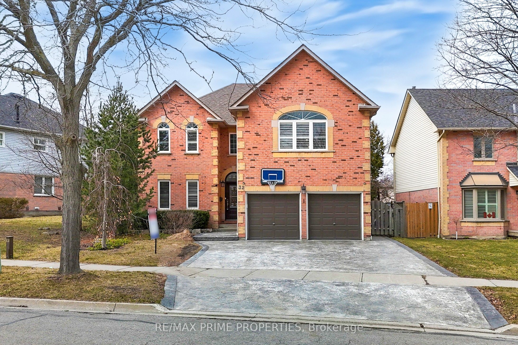 32 KENNETT Drive