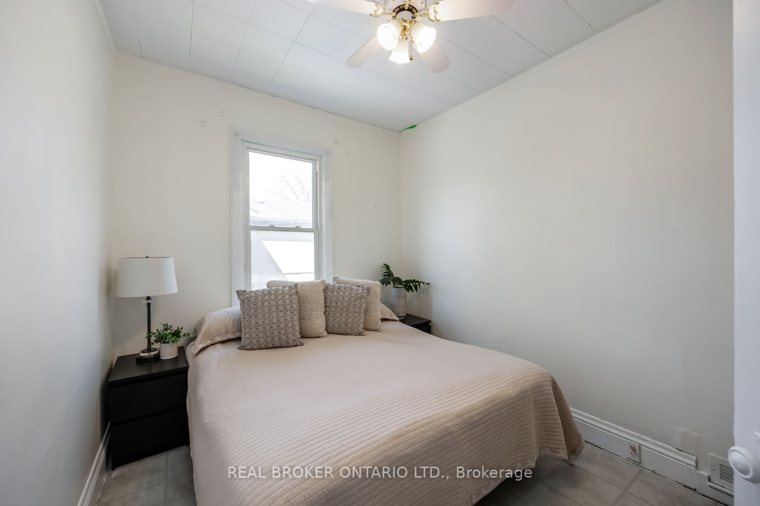 6 Waverley Road, Clarington, ON L1C 1K7