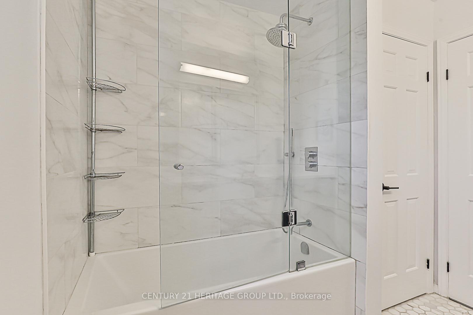 3 Bedrooms Condo at 4 Vale Carse,  Toronto For sale