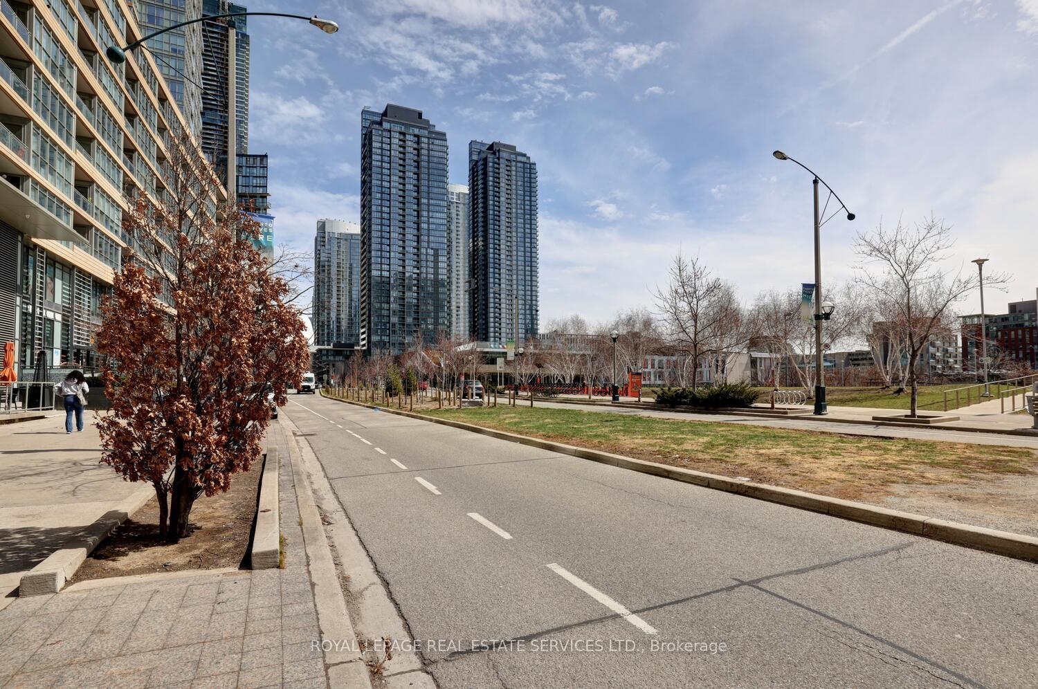 1 Bedroom Condo at 21 Iceboat,  Toronto For sale