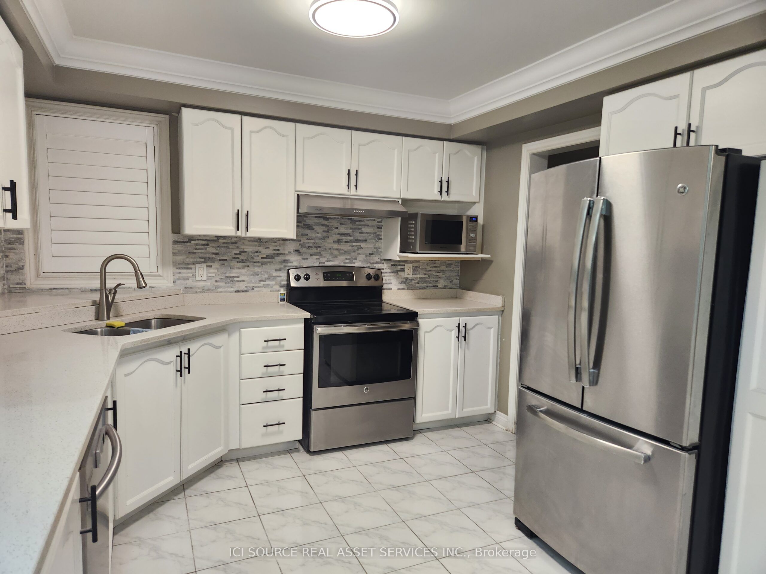 2037 Mckerlie Crescent, Burlington Rose