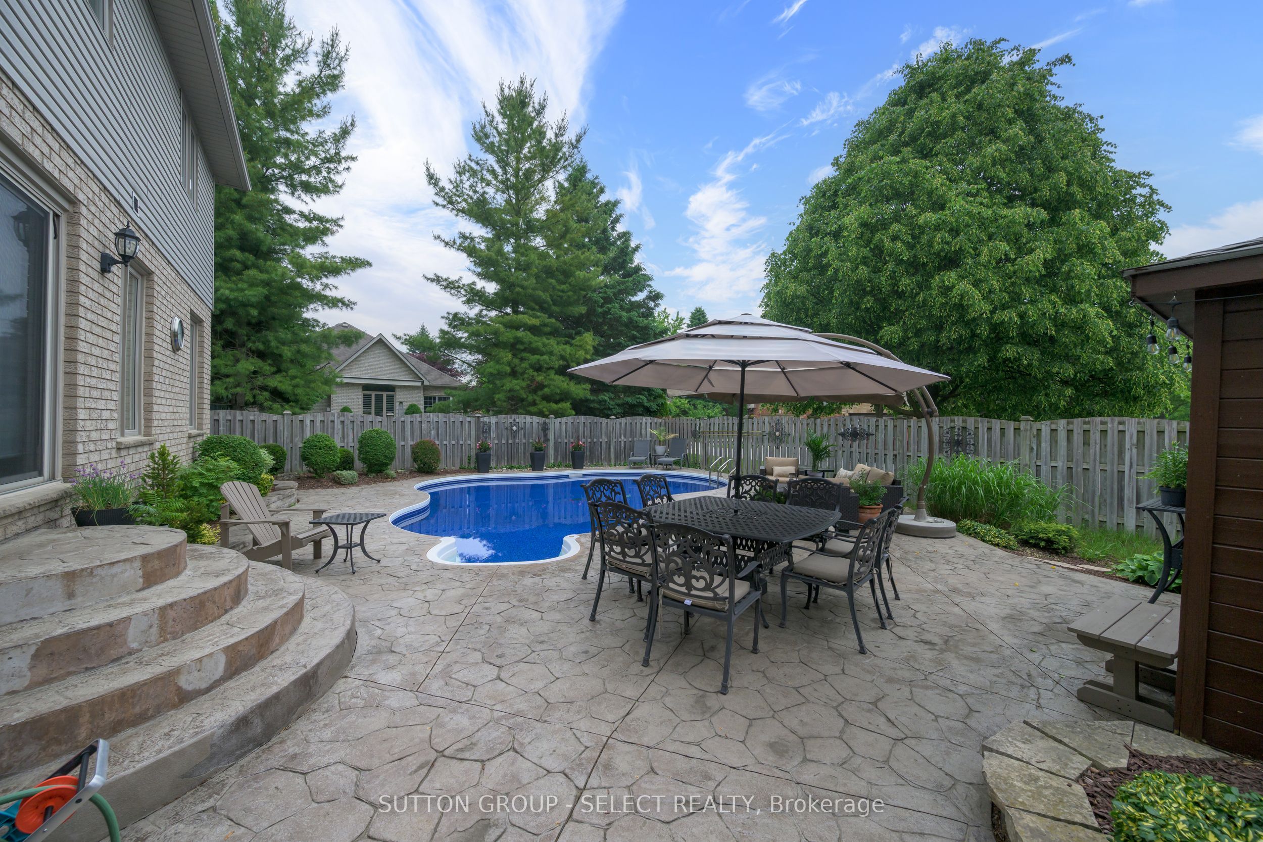 42 Pinebrook Court