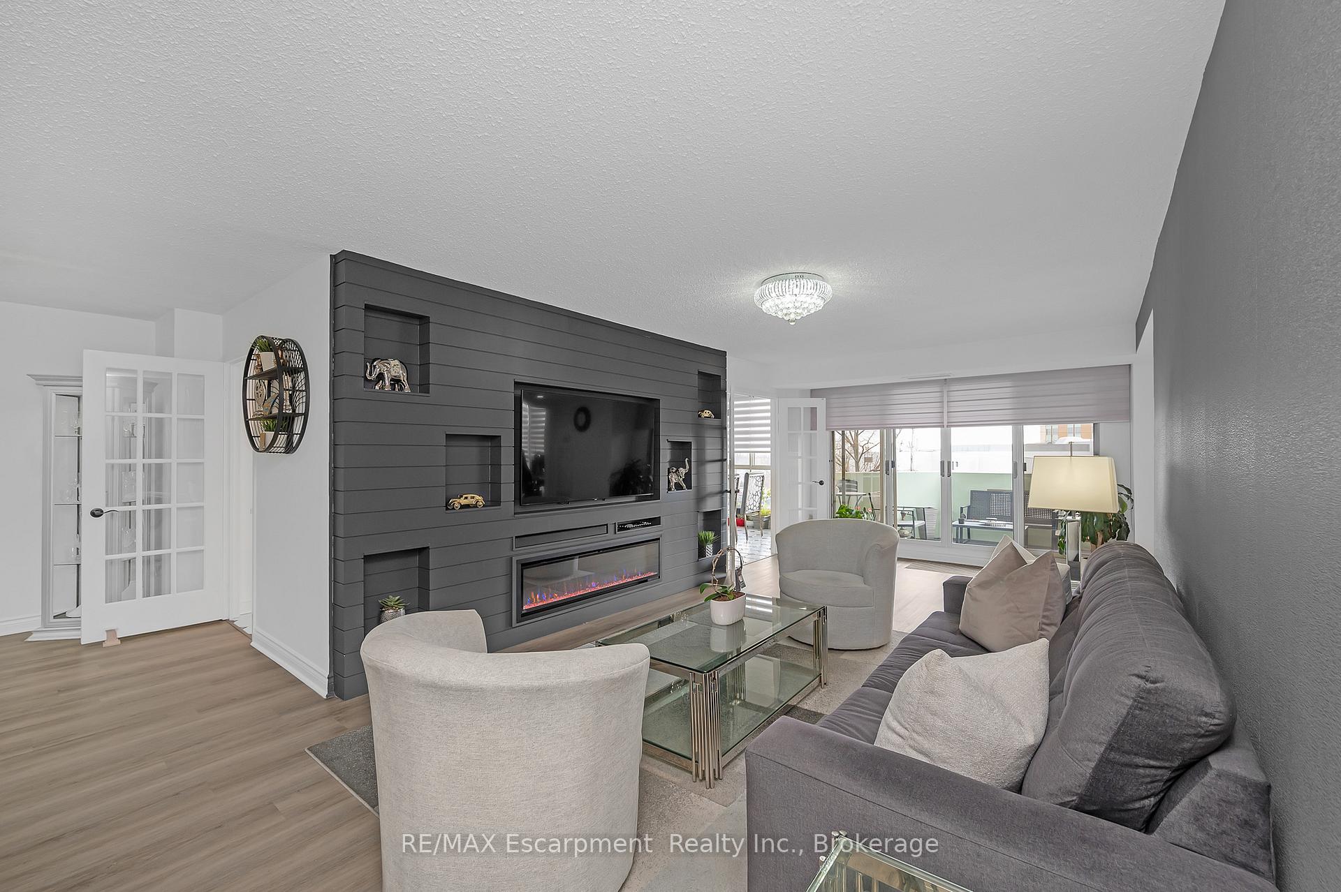 3 Bedrooms Condo at 1237 North Shore, Burlington For sale