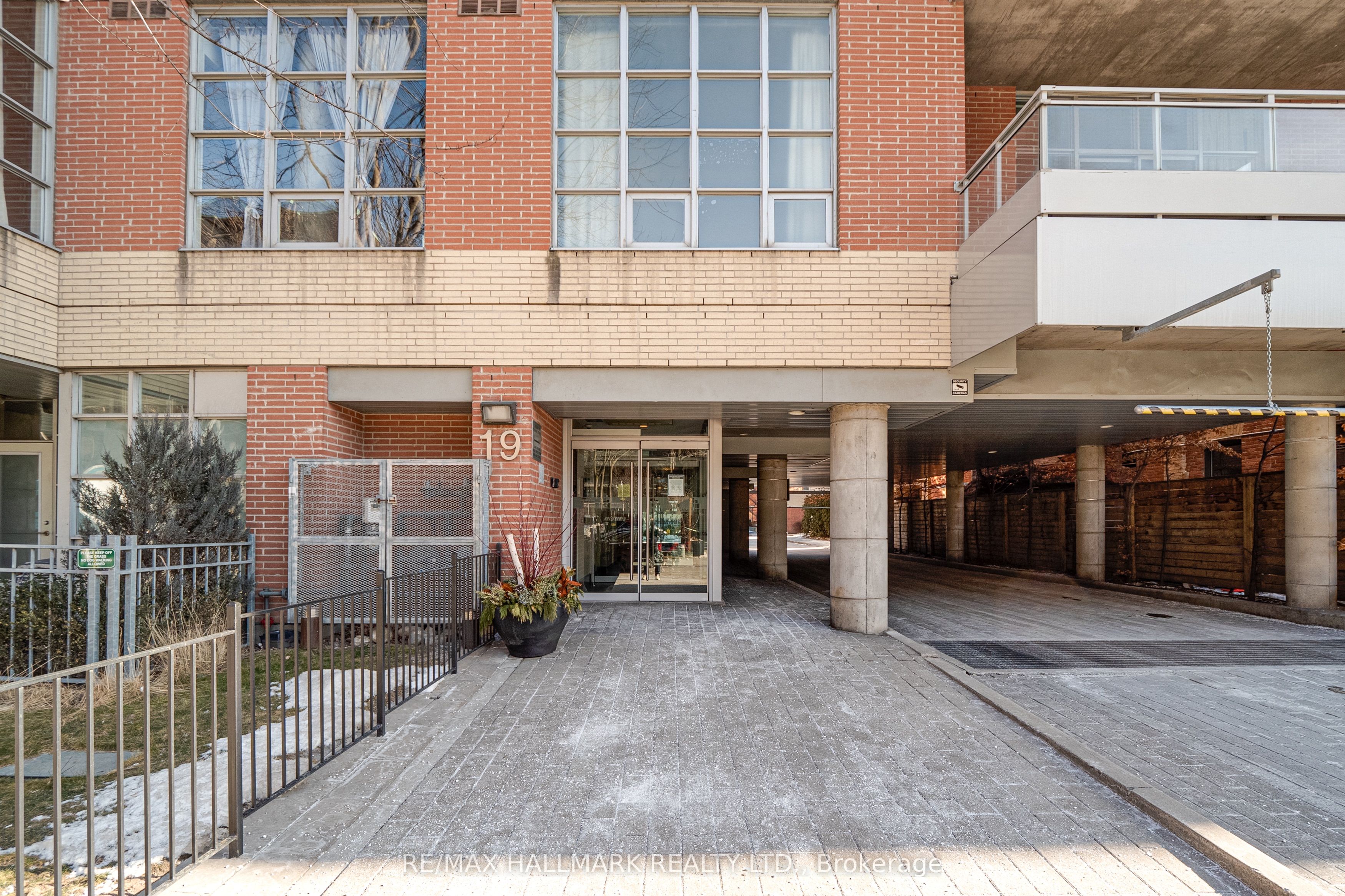 19 Brant Street, #302