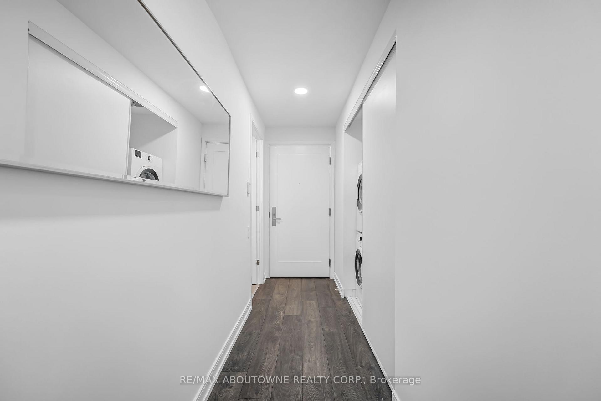 2 Bedrooms Condo at 3 Gloucester, Toronto For sale