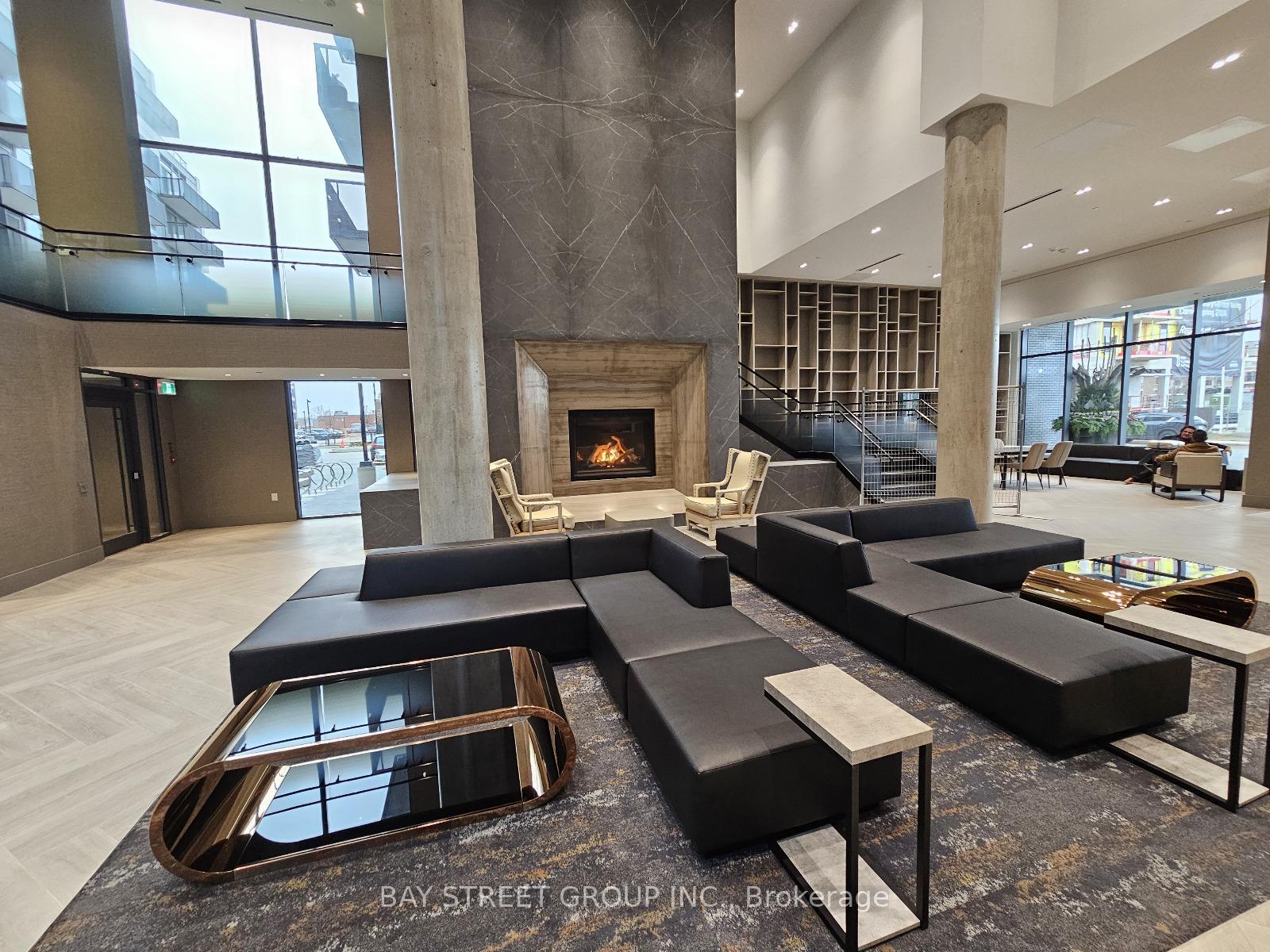 2 Bedrooms Condo at 2450 Old Bronte, Oakville For sale