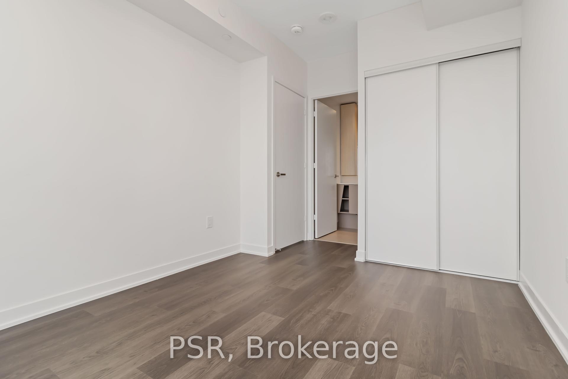 3 Bedrooms Condo at 3900 Confederation, Mississauga For sale