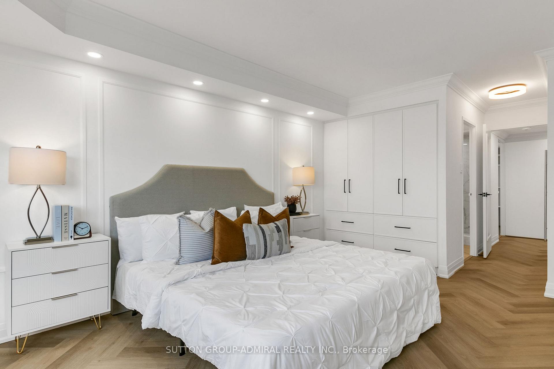 2 Bedrooms Condo at 7601 Bathurst, Vaughan For sale