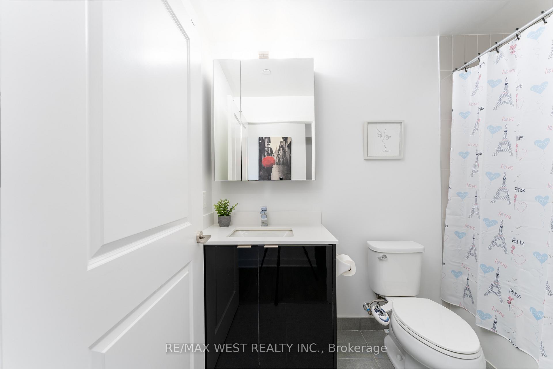 1 Bedroom Condo at 100 Eagle Rock, Vaughan For sale