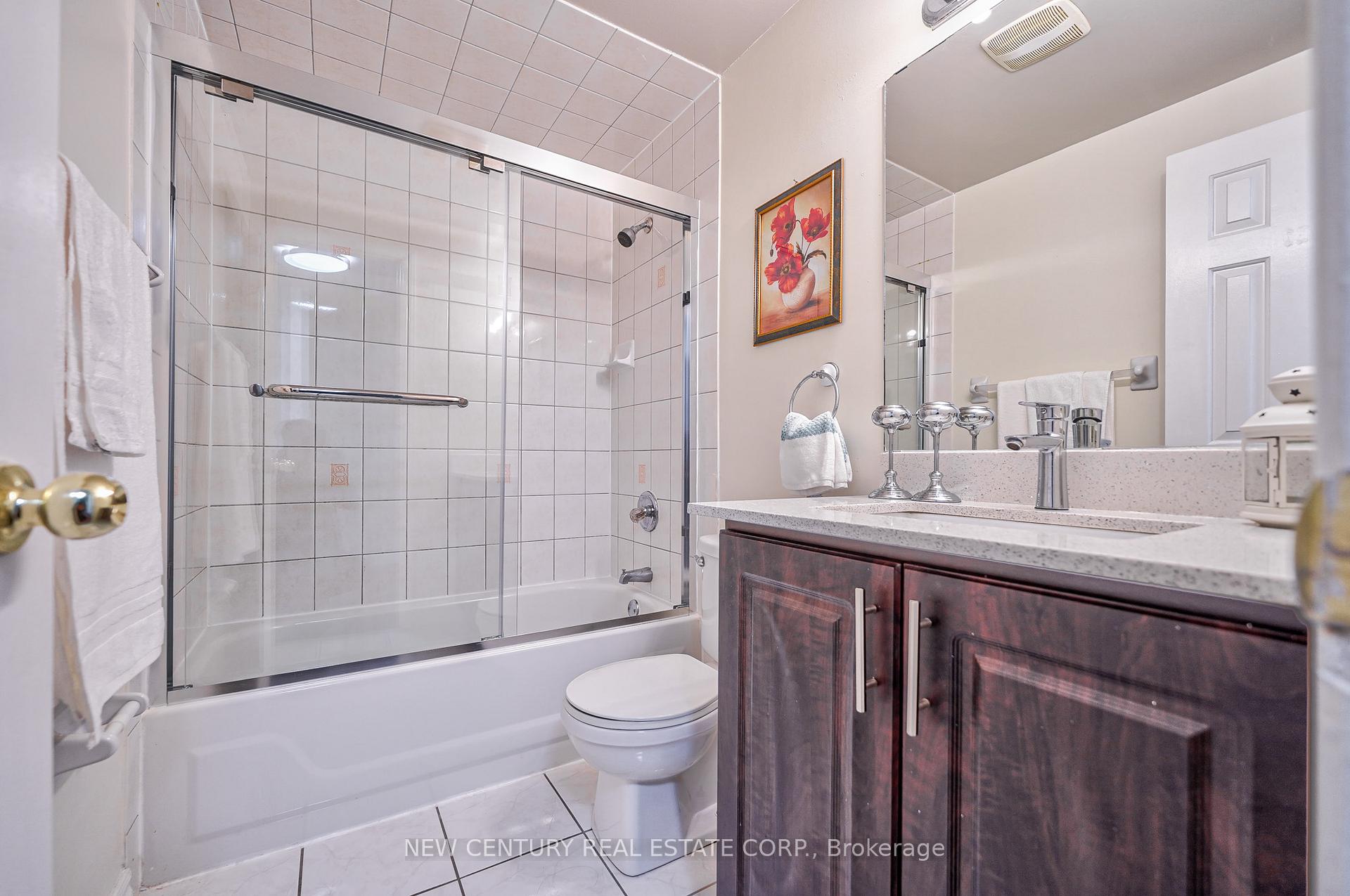 3 Bedrooms Condo at 92 Trailridge,  Toronto For sale