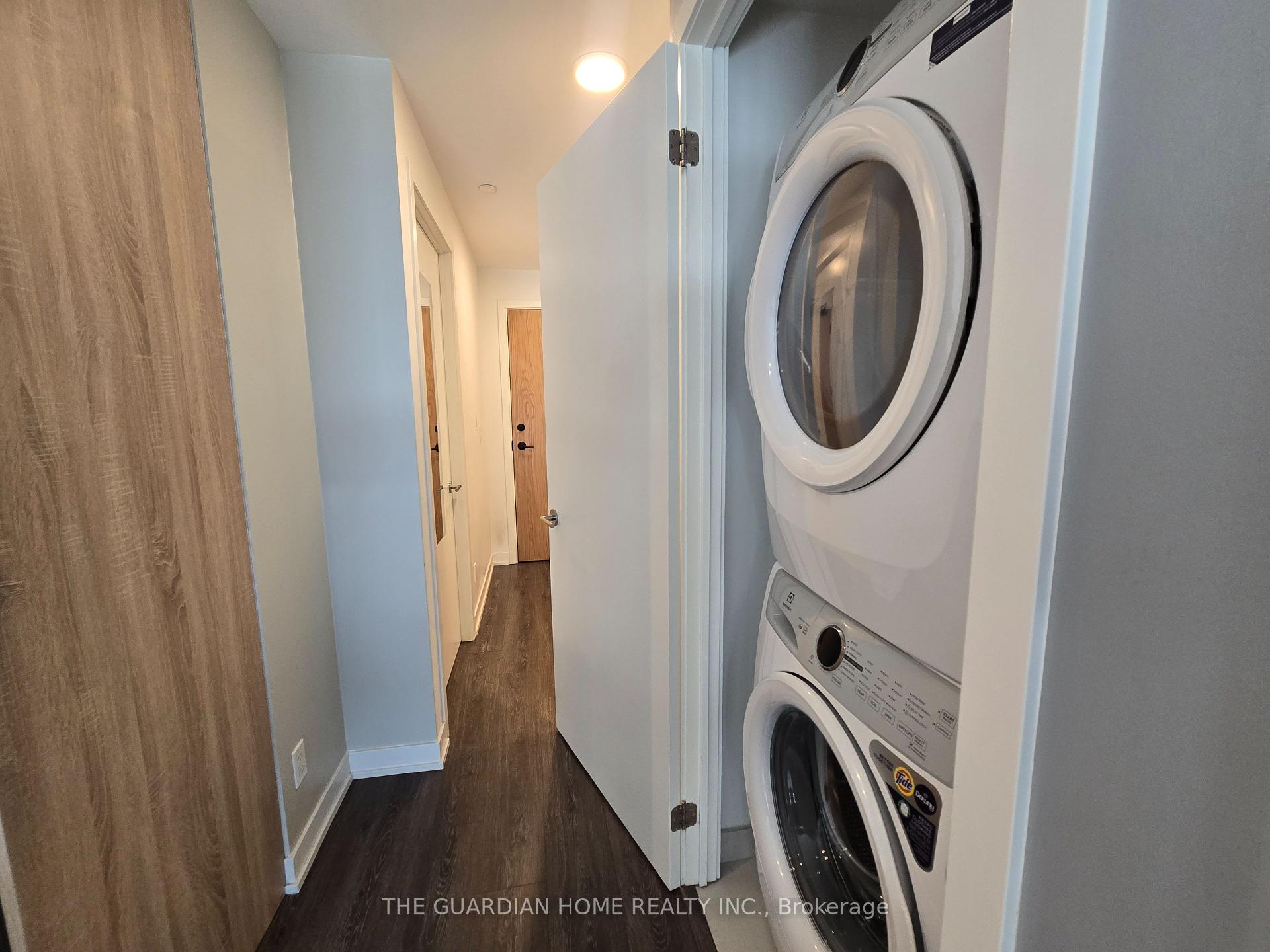 2 Bedrooms Condo at 7950 Bathurst, Vaughan For sale