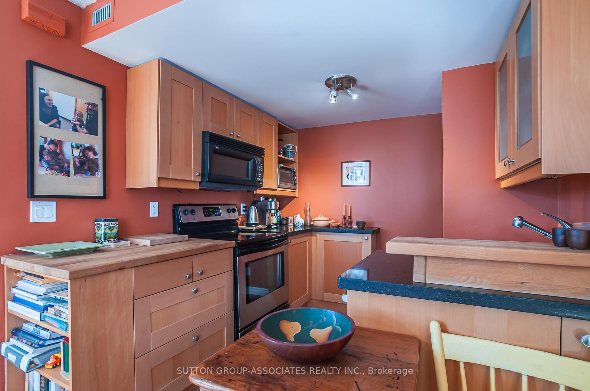 2 Bedrooms Condo at 100 Redpath, Toronto For sale