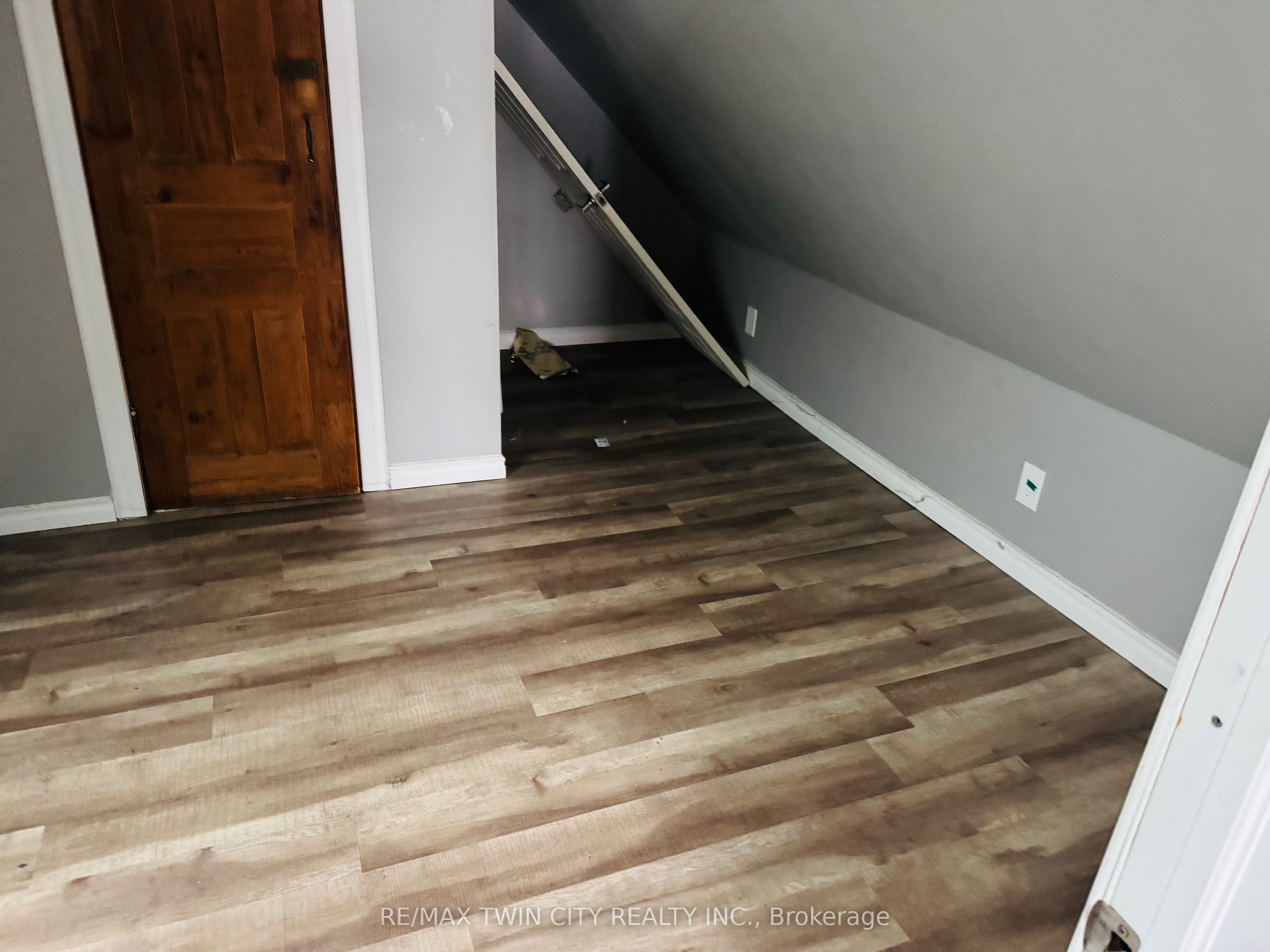 32 Simeon Street, Kitchener, ON N2H 1S1