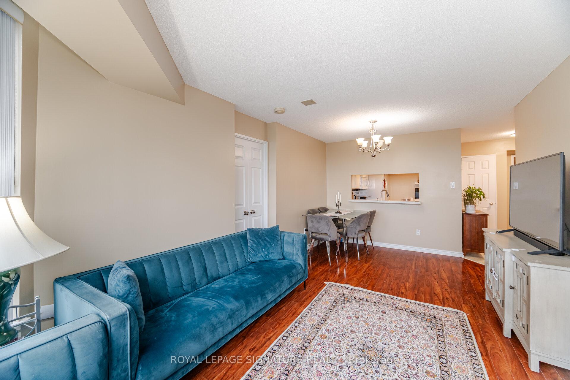 3 Bedrooms Condo at 50 Kingsbridge Garden, Mississauga For sale