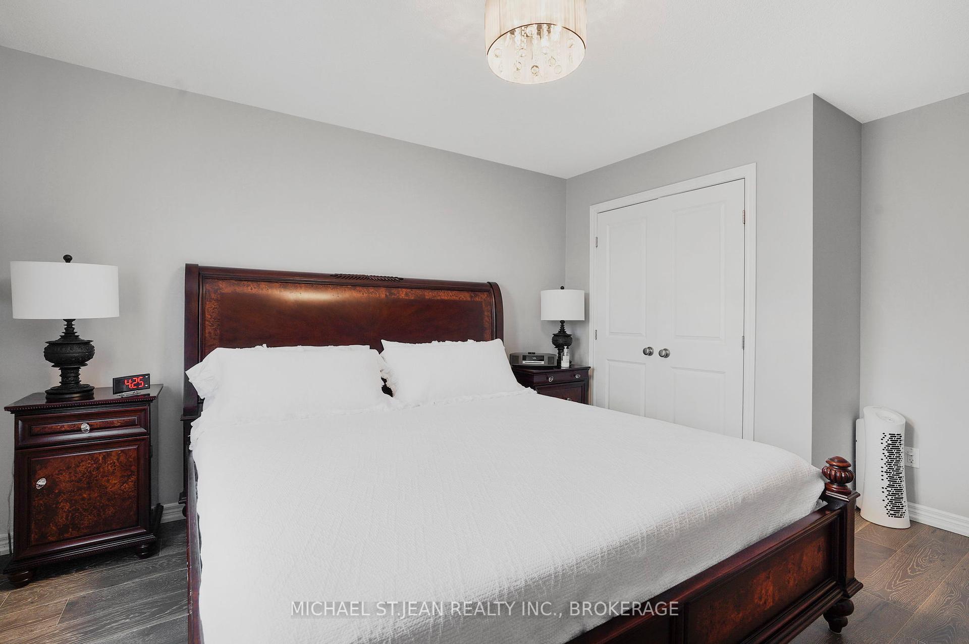 3 Bedrooms Condo at 5056 New,  Burlington For sale